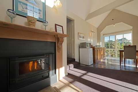 Crabtree Riverfront Cottages - Go Out 1