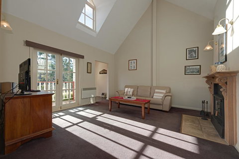 Crabtree Riverfront Cottages - Go Out 2