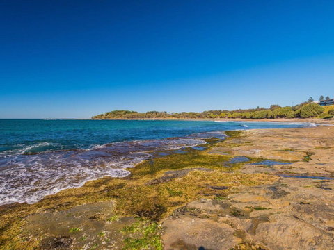 Craigmore On The Beach Unit 13 - Views Views - Pubs and Clubs 1