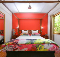 Crater Lakes Rainforest Cottages - Go Out