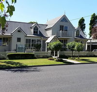 Creek Cottage Bed And Breakfast - Pubs and Clubs