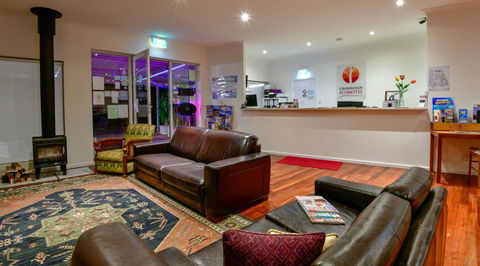 Crossroads Ecomotel - Pubs and Clubs 3