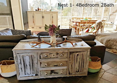 Crowes Nest Apartments - Pubs and Clubs 1