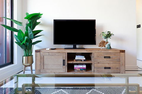 CROWN JEWEL - Hosted By: L'Abode Accommodation - Pubs and Clubs 3