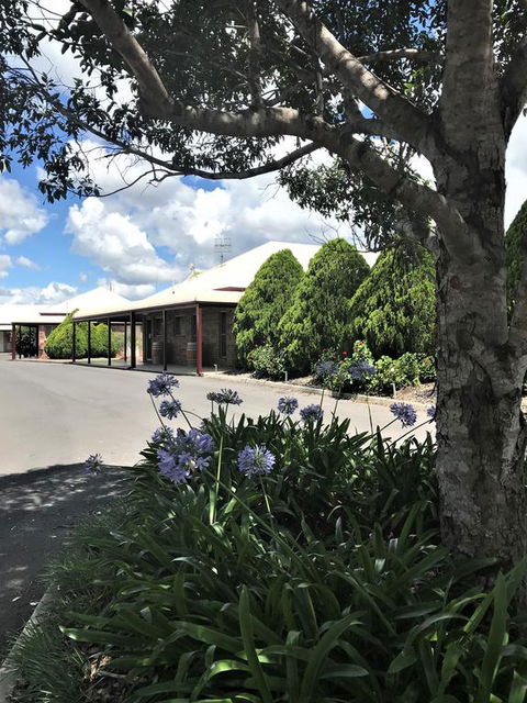 Crows Nest Motel - Pubs and Clubs 3