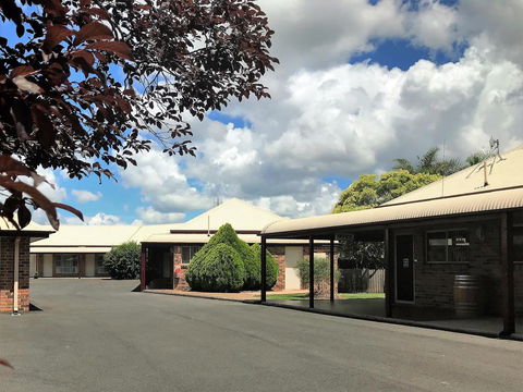Crows Nest Motel - Pubs and Clubs 0