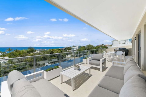 Crystal Shores Sunshine Beach - Go Out 1