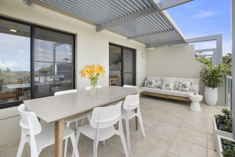 Crystal Shores Sunshine Beach - Go Out 3