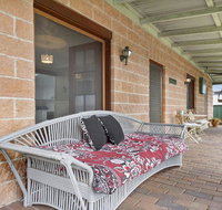 Cudgee - quaint cottage with separate cabin - Pubs and Clubs