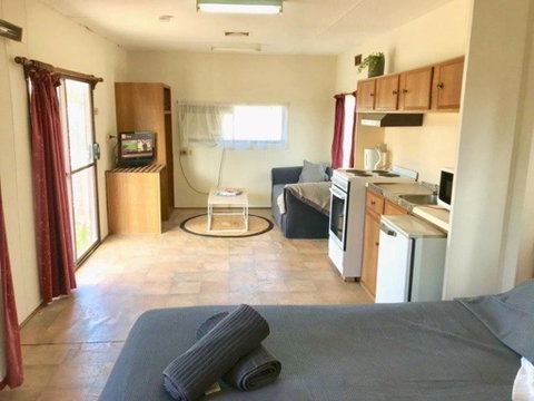 Cute Private Studio Flat With AIRCON! - Pubs and Clubs 1