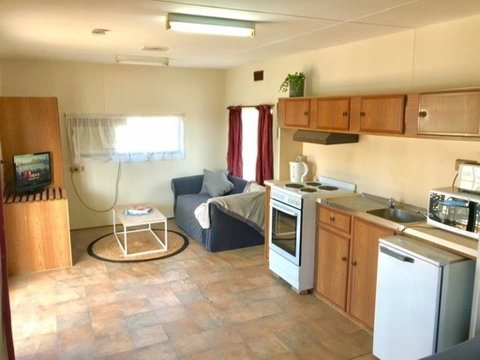 Cute Private Studio Flat With AIRCON! - Pubs and Clubs 3