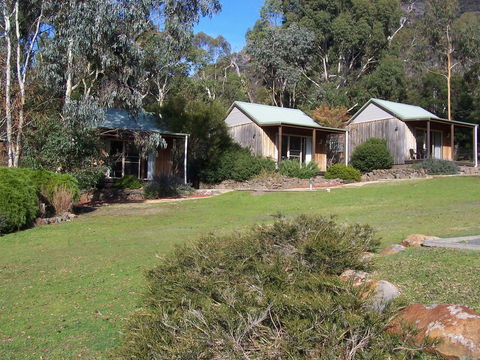 D'Altons Resort - Pubs and Clubs 0