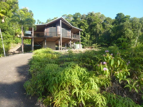Daintree Holiday Homes - Yurara - Pubs and Clubs 1