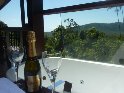 Daintree Holiday Homes - Yurara - Pubs and Clubs 3