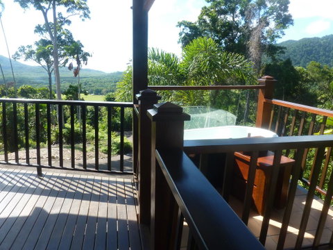 Daintree Holiday Homes - Yurara - Pubs and Clubs 2