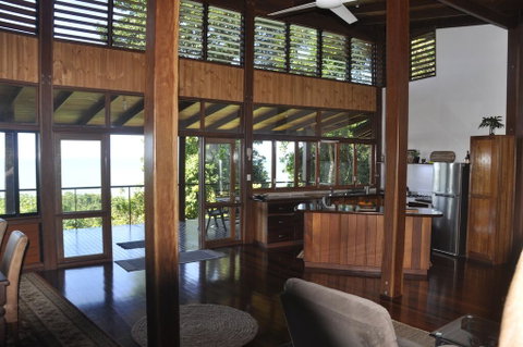 Daintree Oceanview Retreat - Holiday Home - Pubs and Clubs 2