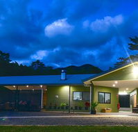 Daintree Peaks ECO Stays - Pubs and Clubs