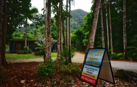 Daintree Rainforest Beach House - Pubs and Clubs 1