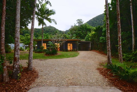 Daintree Rainforest Beach House - Pubs and Clubs 0