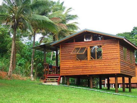 Daintree Rainforest Bungalows - Pubs and Clubs 1