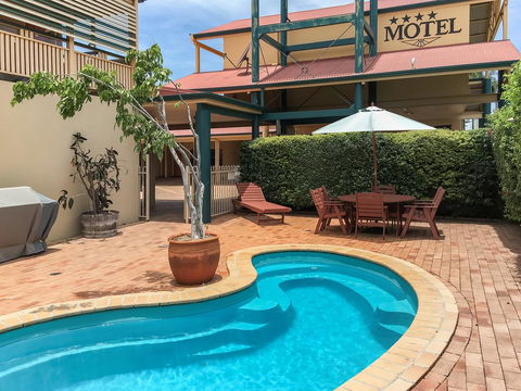 Dalby Homestead Motel - Pubs and Clubs 1