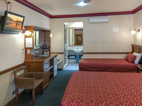 Dalby Homestead Motel - Pubs and Clubs 2