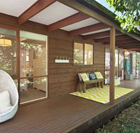 De Angelis Beach House - Pubs and Clubs