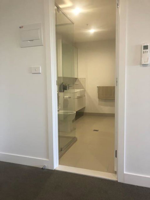Deakin 2Bed 2Bath And Free Parking - Pubs and Clubs 3