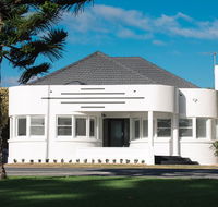Deco Beach Luxury Apartments - Pubs and Clubs