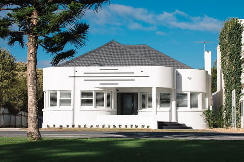 Deco Beach Luxury Apartments - Go Out 0