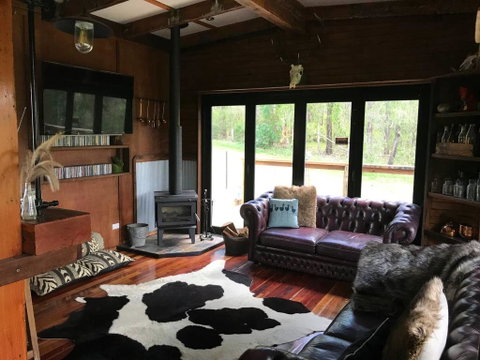 Delaneys Creek Cabin Retreat - Go Out 1