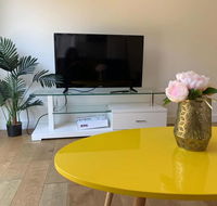Delicate and Cozy Bedroom in Bentleigh East - Pubs and Clubs