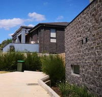 Delicate and Peaceful Bundoora Townhouse 11 - Pubs and Clubs