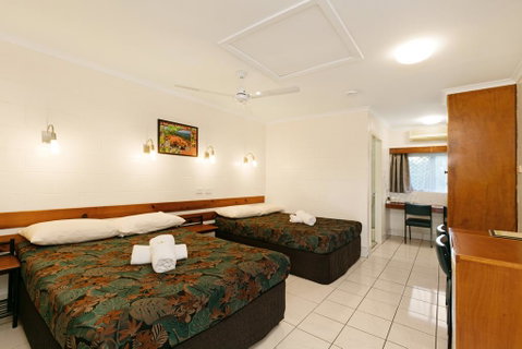 Demi View Motel - Pubs and Clubs 1