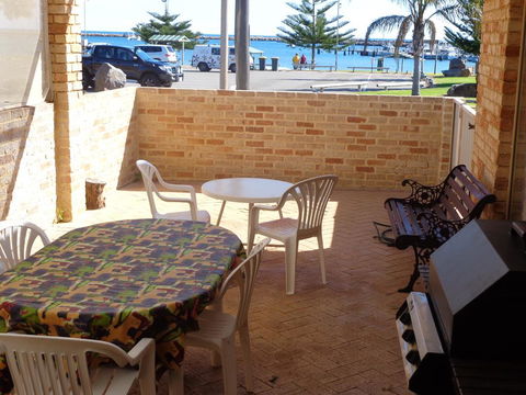 Denison Waterfront - Pubs and Clubs 2