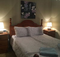 Desert Flower Cottages on Wolfram St - Pubs and Clubs