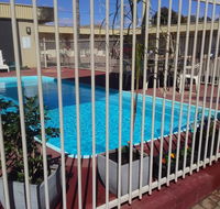 Desert Sand Motor Inn - Pubs and Clubs