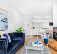 Designer Apartment with Luxury Amenities - Pubs and Clubs