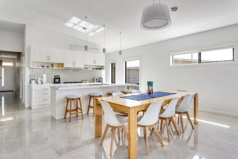 Diamond Bay Beach House: Brand New - Pubs and Clubs 2