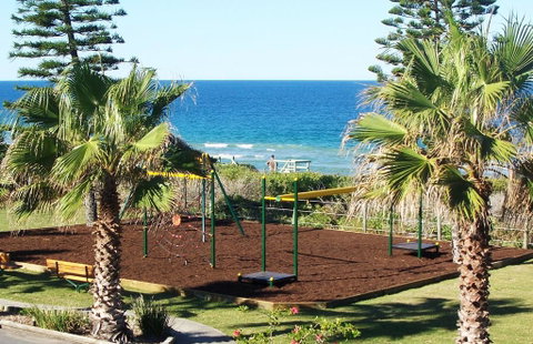 Diamond Beach Holiday Park - Pubs and Clubs 0
