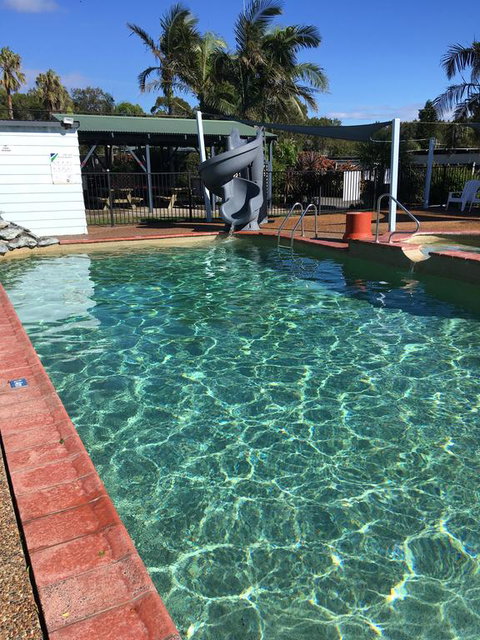 Diamond Beach Holiday Park - Pubs and Clubs 2