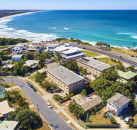 Diamond Beach Resort - Pubs and Clubs
