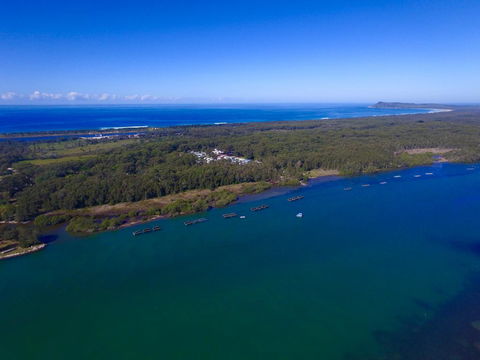 Diamond Waters Caravan Park - Pubs and Clubs 2