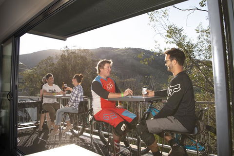 Diana Alpine Lodge - Pubs and Clubs 1