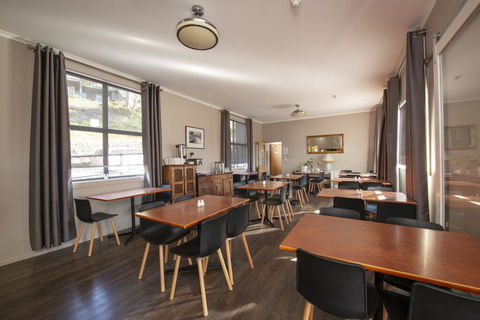 Diana Alpine Lodge - Pubs and Clubs 2