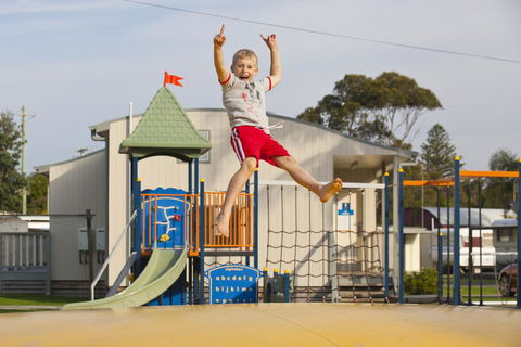 Discovery Parks - Gerroa - Pubs and Clubs 0