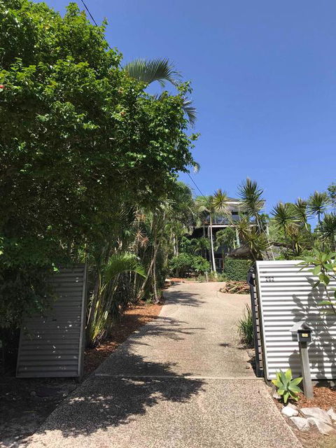 Dog Friendly Peregian Beach Home With Views - Pubs and Clubs 3