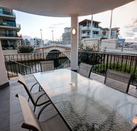 Dolphin Quay Apartment-3 Bedroom - Pubs and Clubs