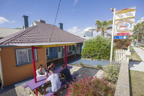Dolphin Retreat Bunbury YHA - Pubs and Clubs 1