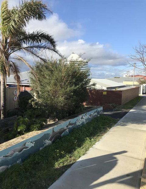 Dolphin Retreat Bunbury YHA - Pubs and Clubs 3